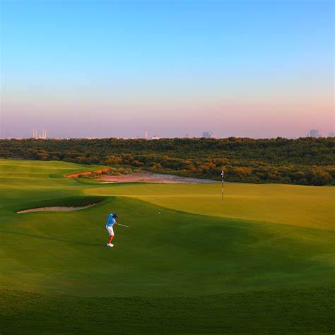 play-golf-at-dubai-hills-golf-club